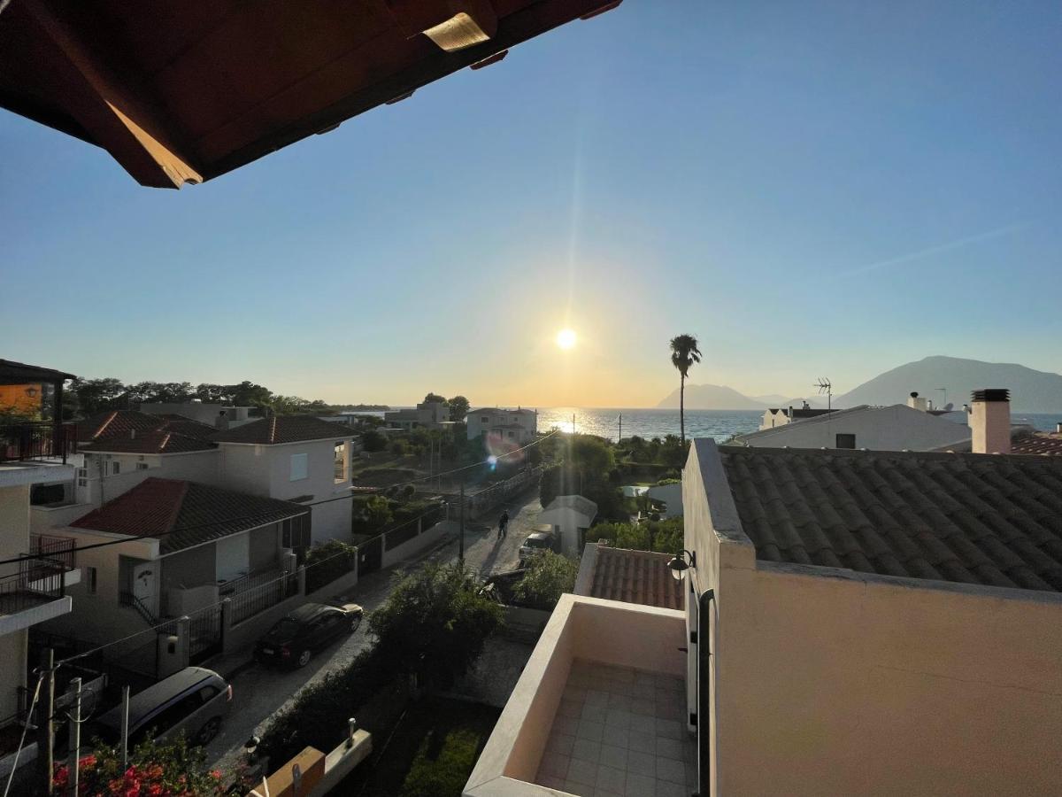Teo'S 2 Persons Studio Deluxe Patras Exterior photo