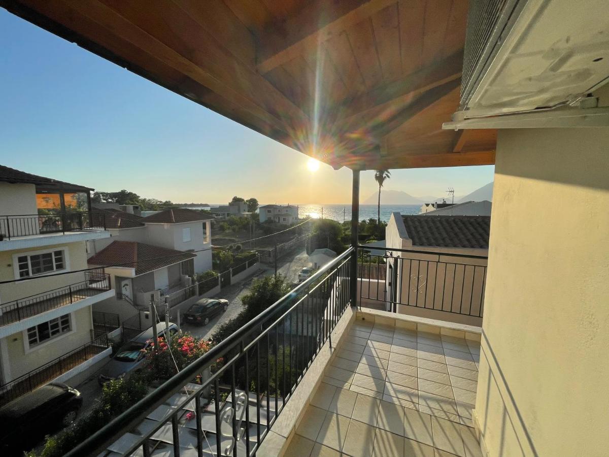 Teo'S 2 Persons Studio Deluxe Patras Exterior photo